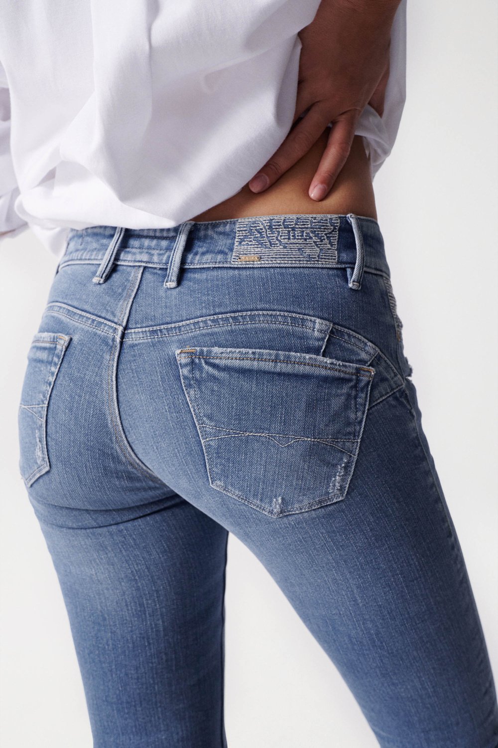 CROPPED SKINNY WONDER PUSH UP JEANS WITH DETAILS ON THE POCKET - Salsa