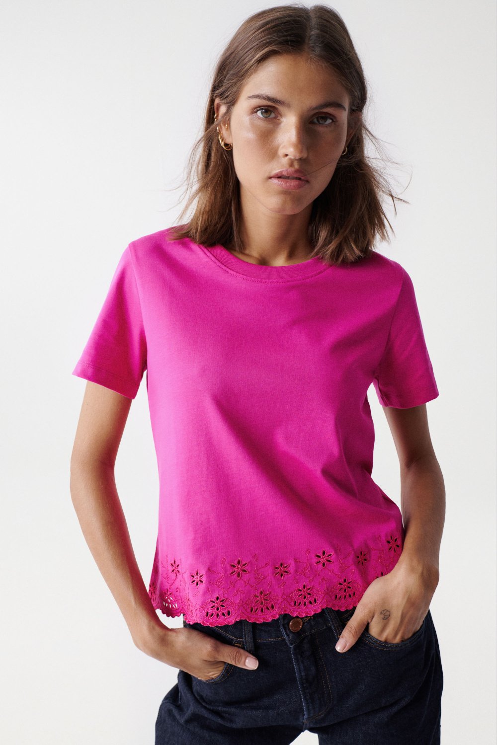 PLAIN T-SHIRT WITH ENGLISH EMBROIDERY - Salsa