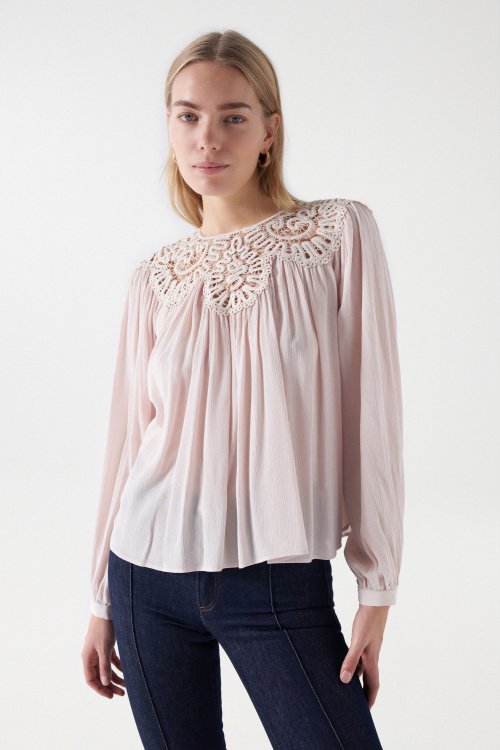 BLOUSE WITH LACE DETAIL