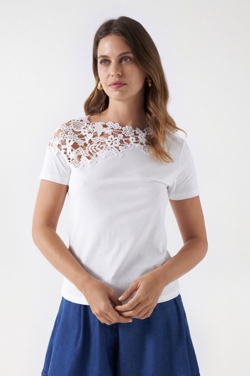 T-SHIRT WITH LACE DETAIL
