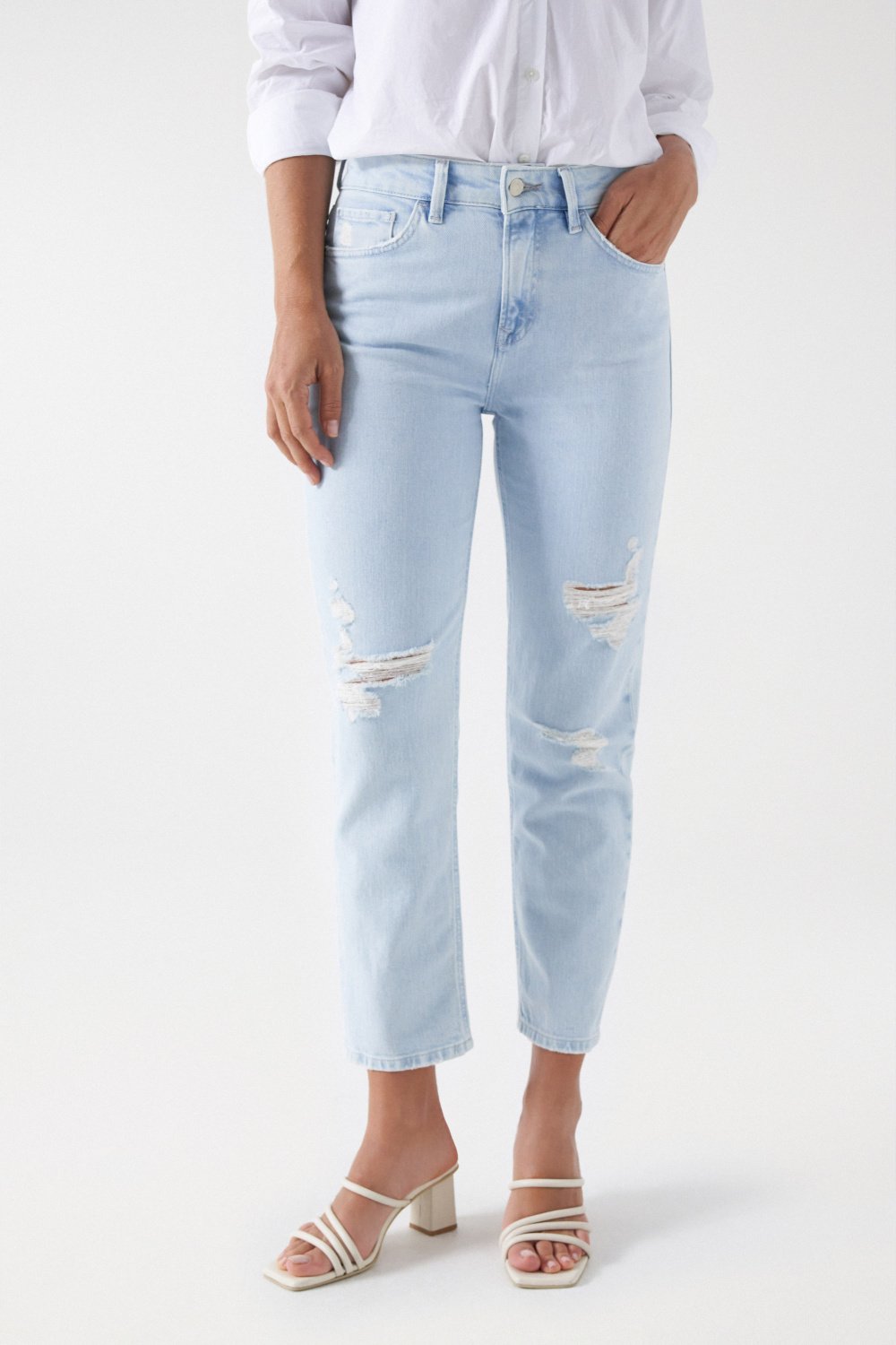 TRUE LIGHT WASH JEANS WITH RIPS - Salsa