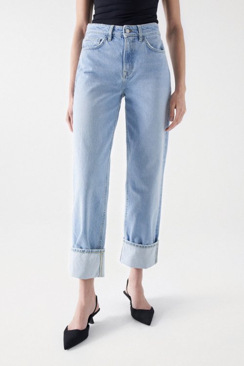 STRAIGHT TRUE JEANS WITH TURN-UPS