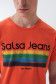 T-Shirt mit bunt gestreiftem Markenaufdruck - Salsa